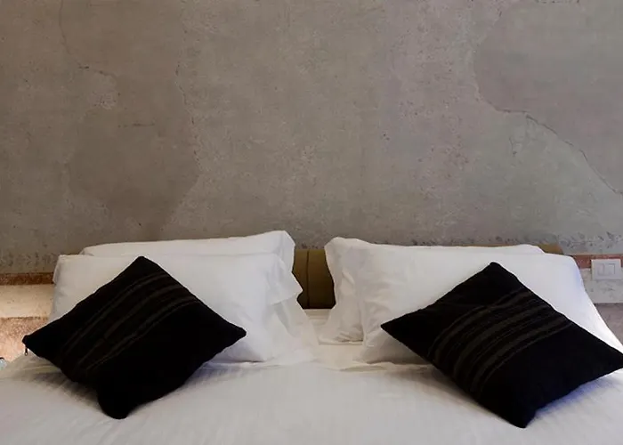 Casatorre Dei Leoni Dimora Storica Bed & Breakfast Siena