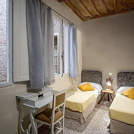 Casatorre Dei Leoni Dimora Storica Bed & Breakfast